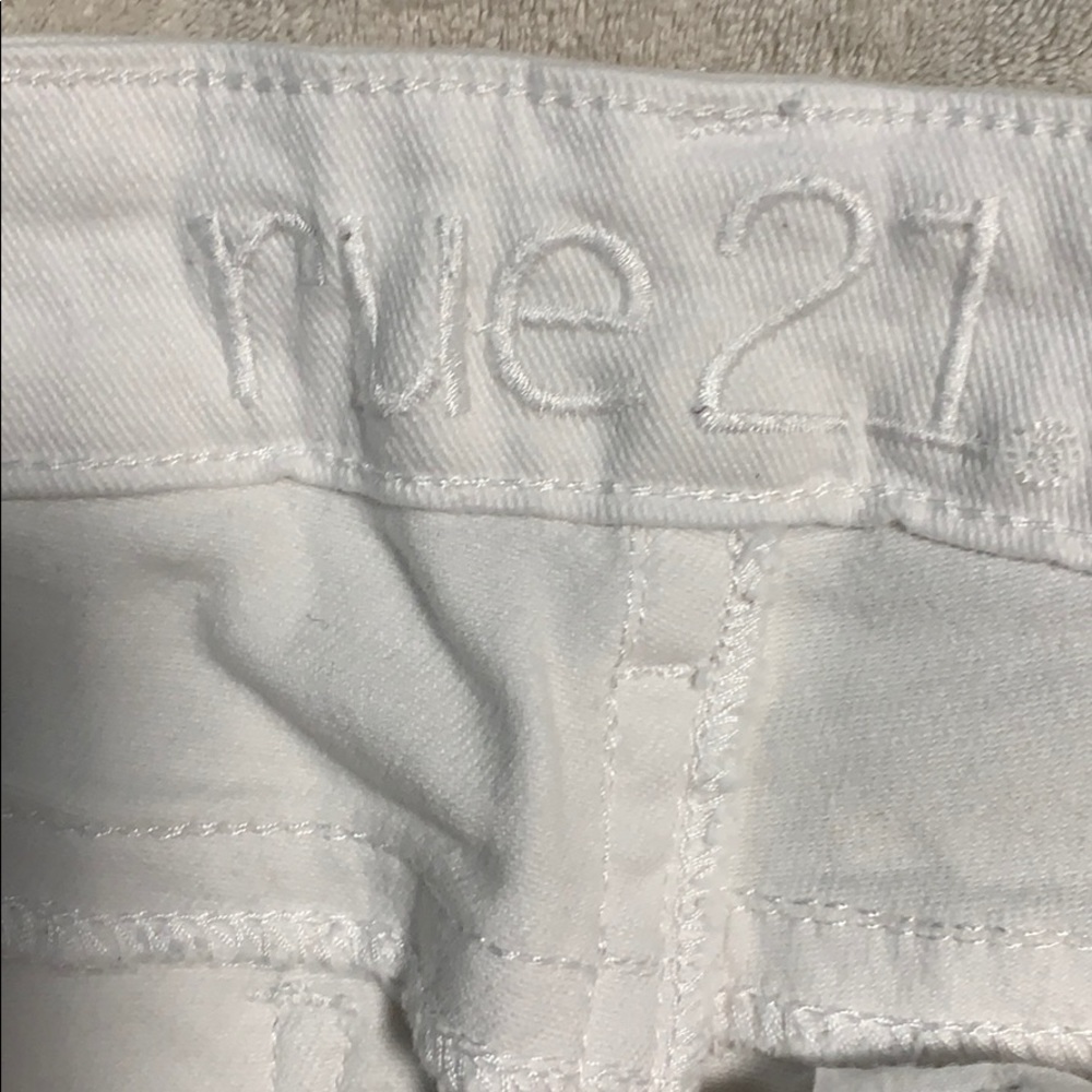 Shorts - Picture 3 of 4